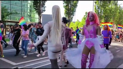 Marcha LGTBI+ por las calles de Pamplona