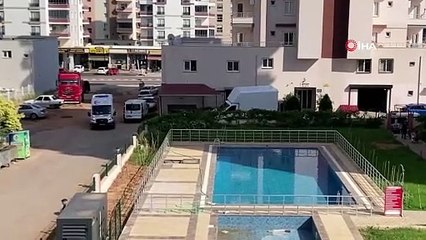 Sokak ortasında kafasında sopa kırılarak fena halde darp edildi