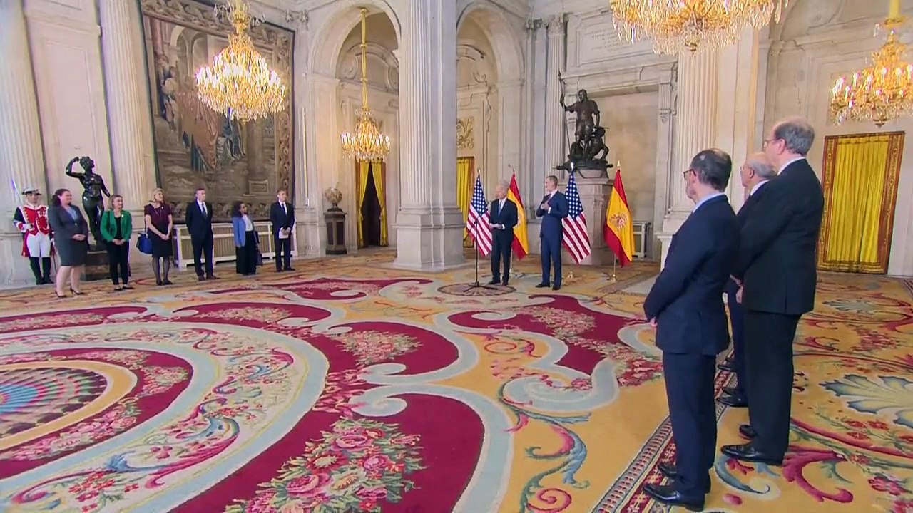 Biden bromea con Felipe VI en el "increíble" Palacio Real: "A lo mejor no nos vamos"