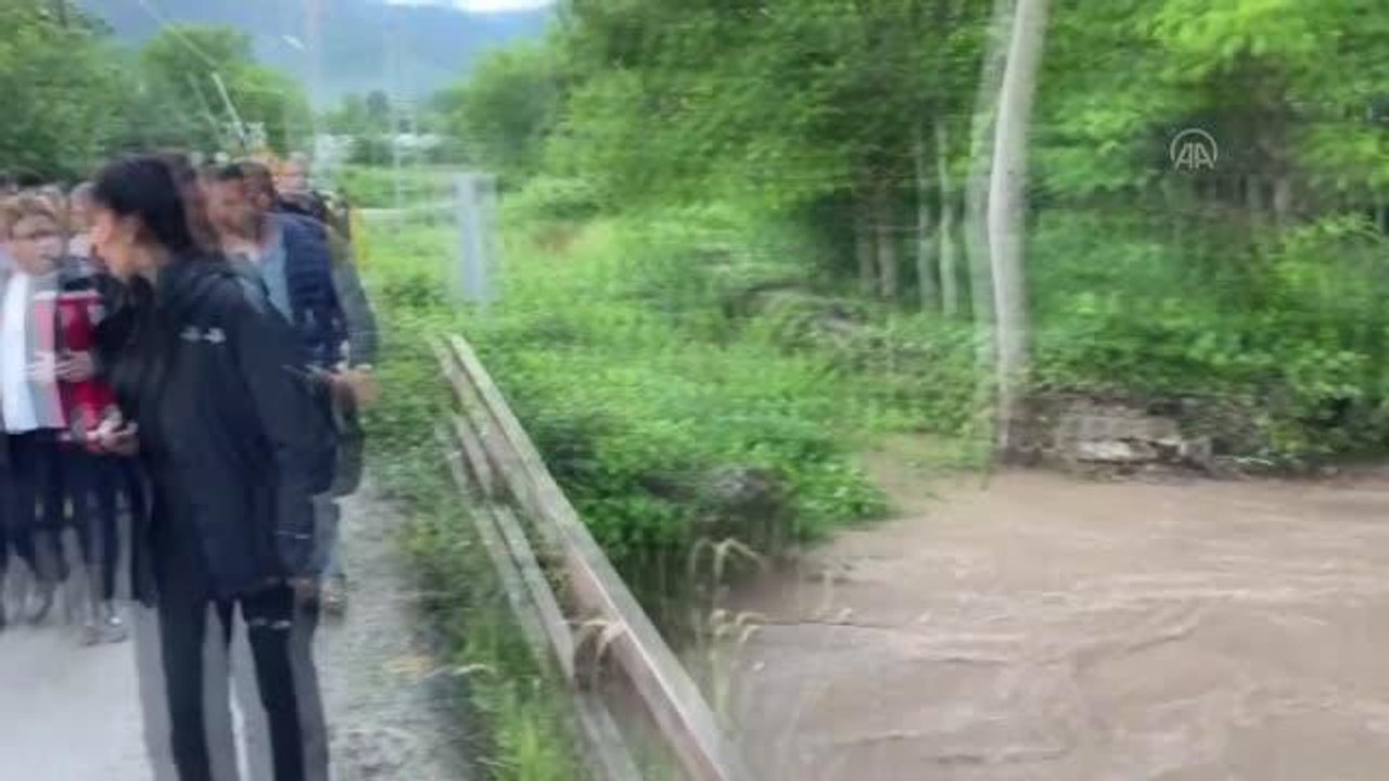 Bakan Yanık sağanaktan etkilenen Yenice ve Eskipazar ilçelerinde incelemelerde bulundu