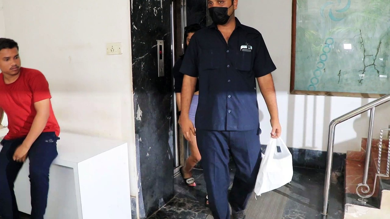 SUHANA KHAN SNAPPED AT BANDRA