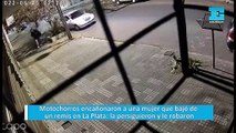 Motochorros encañonaron a una mujer que bajó de un remís en La Plata: la persiguieron y le robaron