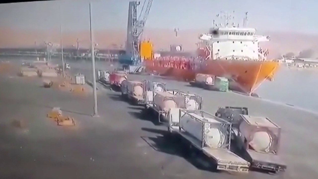 عاهل الأردن يأمر بفتح تحقيق للكشف عن المسؤول عن كارثة ميناء العقبة