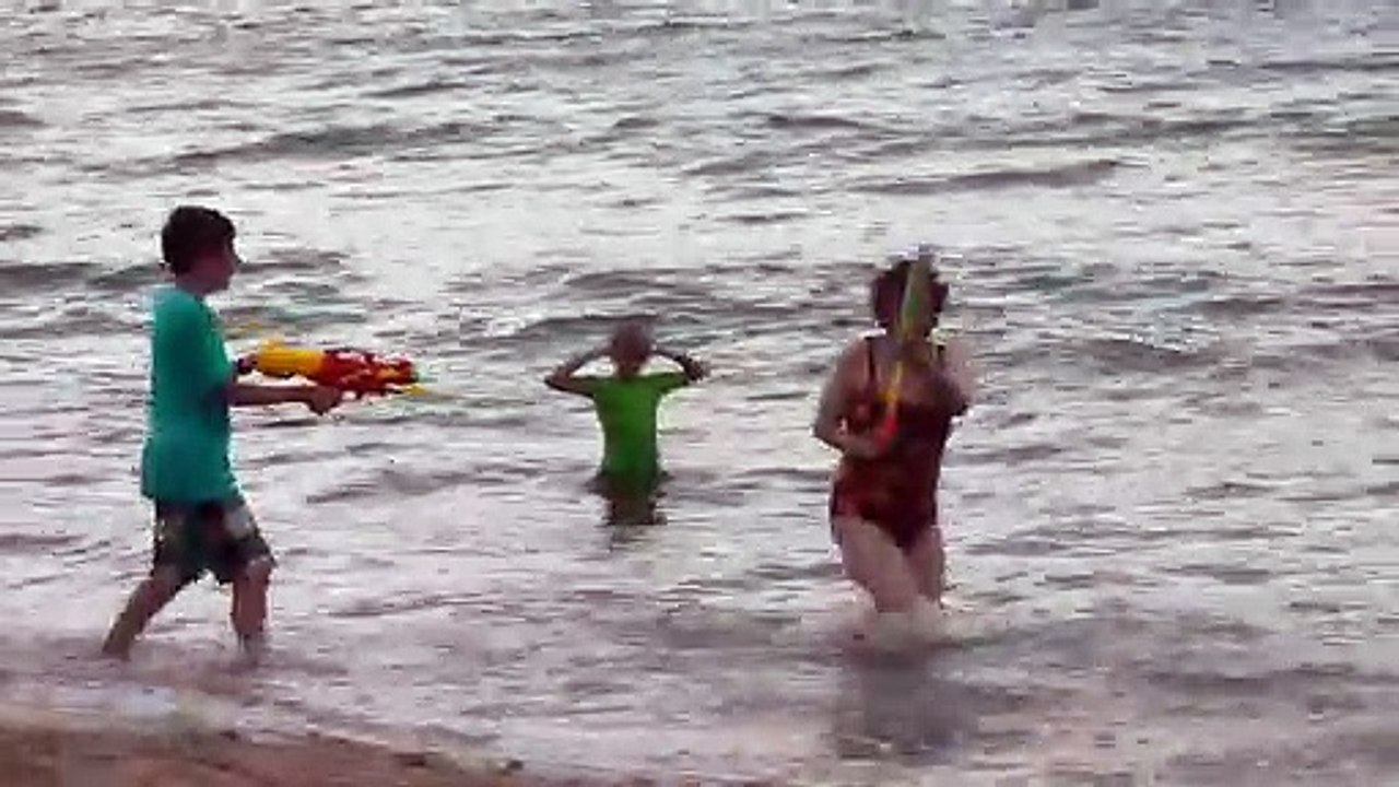 Wasserschlacht am Strand 2013