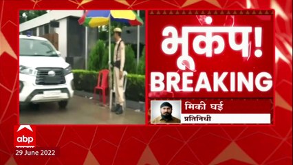 Video herunterladen: Eknath Shinde Guwahati : कामाख्या देवीच्या दर्शनासाठी एकनाथ शिंदे रॅडिसन होटेलमधून बाहेर निघाले