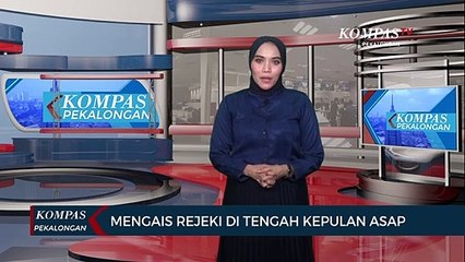 Mengais Rejeki di Tengah Kepulan Asap