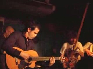 LES PETITES BOURRETTES : "Y'a d'la vie" en acoustique