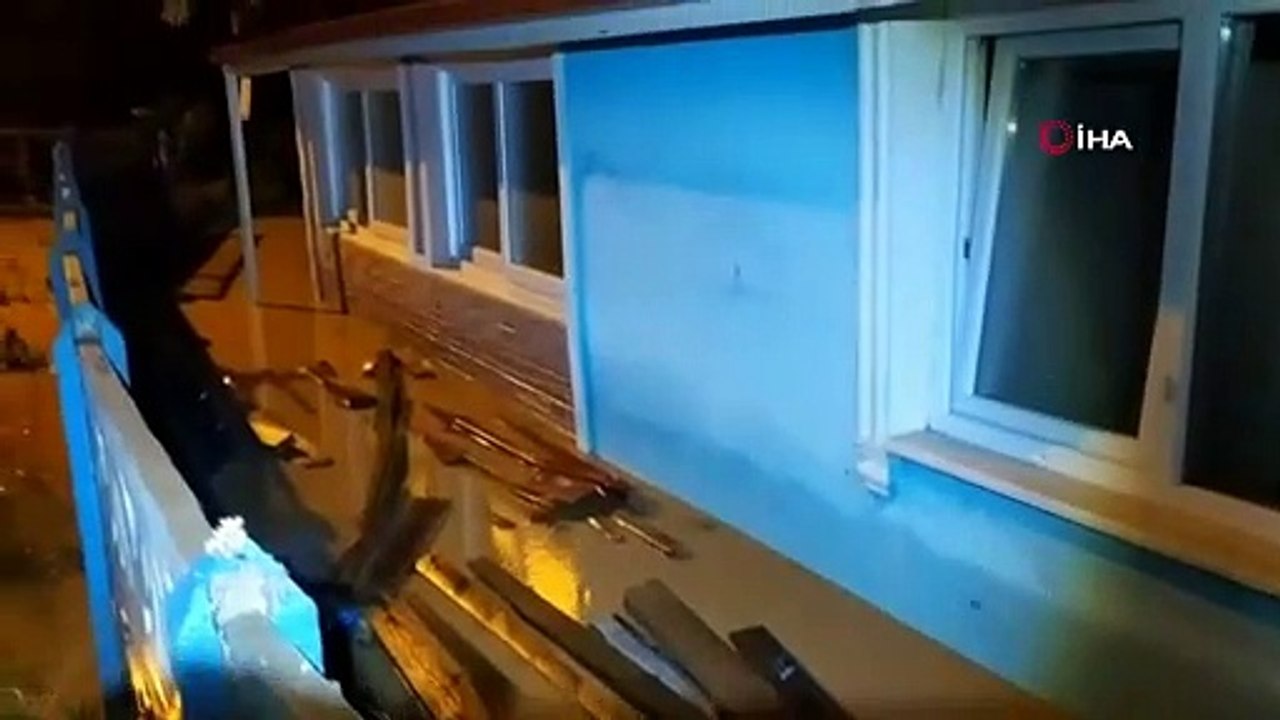 Sakarya'da da sel felaketi; dere taştı, ev ve iş yerlerini su bastı