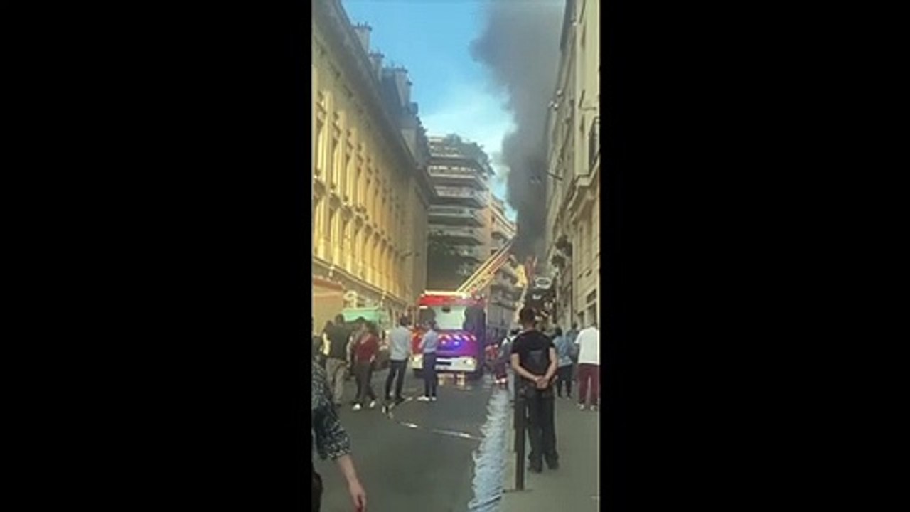 Au moins trois personnes gravement blessées dans un important incendie qui s'est déclaré ce matin dans un immeuble de la rue de Longchamps dans le 16ème arrondissement de Paris