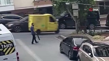 Sosyal medyada annesine küfreden kişinin evinin önünde ateş açtı