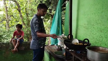 जिले के लोगों को आज भी भाता है चंदा के समोसे का स्वाद