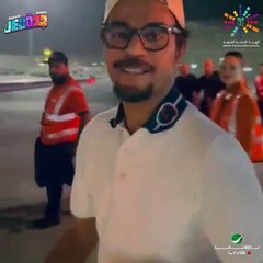 استقبال حار من مضيف طيران لرابح صقر بعدما فوجئت به على الطائرة