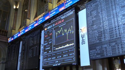 El Ibex 35 cede y pierde los 8.300 puntos