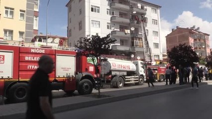 Son dakika haberi... Evde çıkan yangında 5 kişi dumandan etkilendi