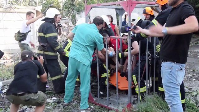 Al menos cinco muertos por el impacto de misiles rusos en el este y el sur de Ucrania