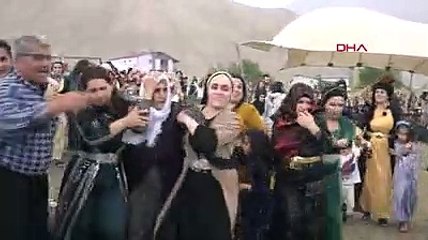 Fırtınanın düğün çadırını uçurduğu anlar kamerada; 3 yaralı