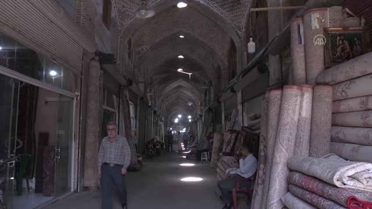 Kazvin eyaletinin tarihi pazarındaki halıcılar eski günlerini arıyor