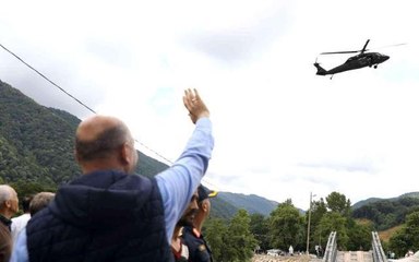 Sele teslim olan köyde çocukların helikopter sevinci! Gökyüzünde tur attılar