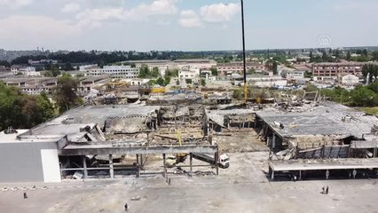 KREMENÇUK - Alışveriş merkezinin füzelerle vurulması sonucu oluşan tahribat drone ile görüntülendi