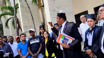 Botello llega a la primera audiencia en demanda contra las AFP