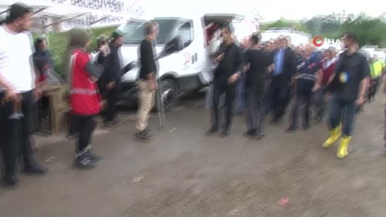 Bakan Soylu, kayıp kepçe operatörünü arama çalışmalarını takip etti