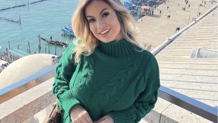 VOICI : "J'ai grave minci" : Carla Moreau fière de sa perte de poids, elle dévoile sa nouvelle silhouette