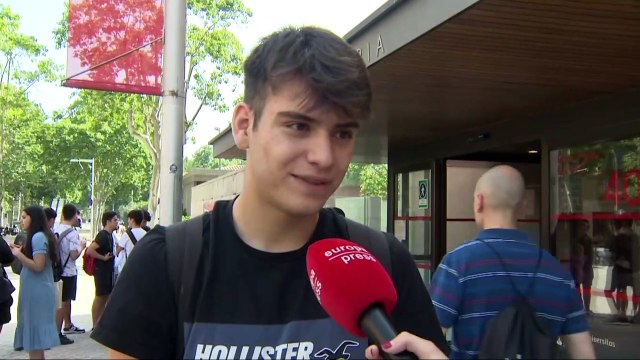 Alumnos catalanes afrontan con nervios y ganas los exámenes PAU