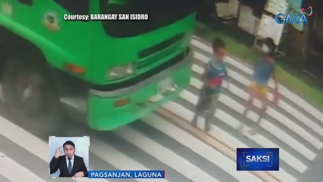 7-anyos na lalaki na tumatawid sa pedestrian lane, sugatan nang mabundol ng truck | Saksi