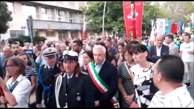 Strage di Viareggio, il sindaco Del Ghingaro contestato al corteo