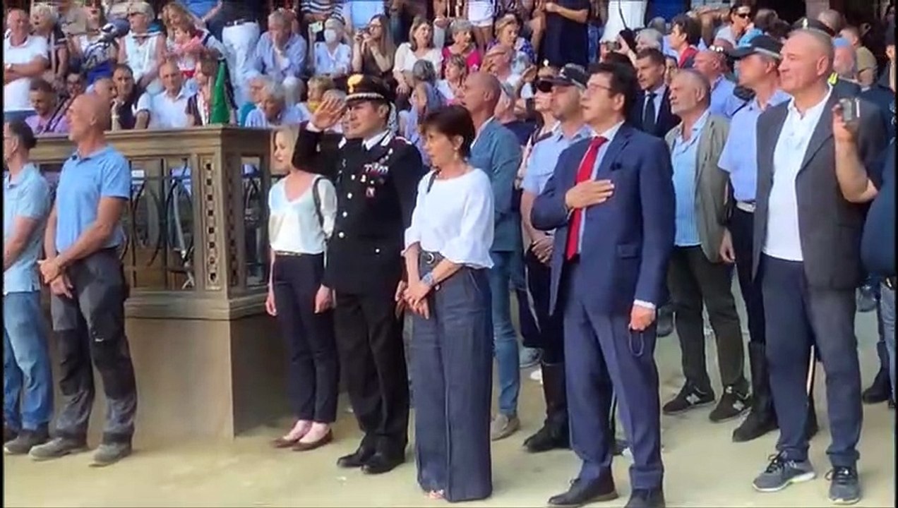 Siena e il Palio, l'inno di Mameli eseguito in piazza del Campo dalla fanfara della Polizia