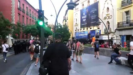 Télécharger la video: Mucha policía y pocos manifestantes en la marcha anti OTAN de Tirso de Molina