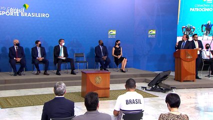 Presidente da Caixa pede demissão