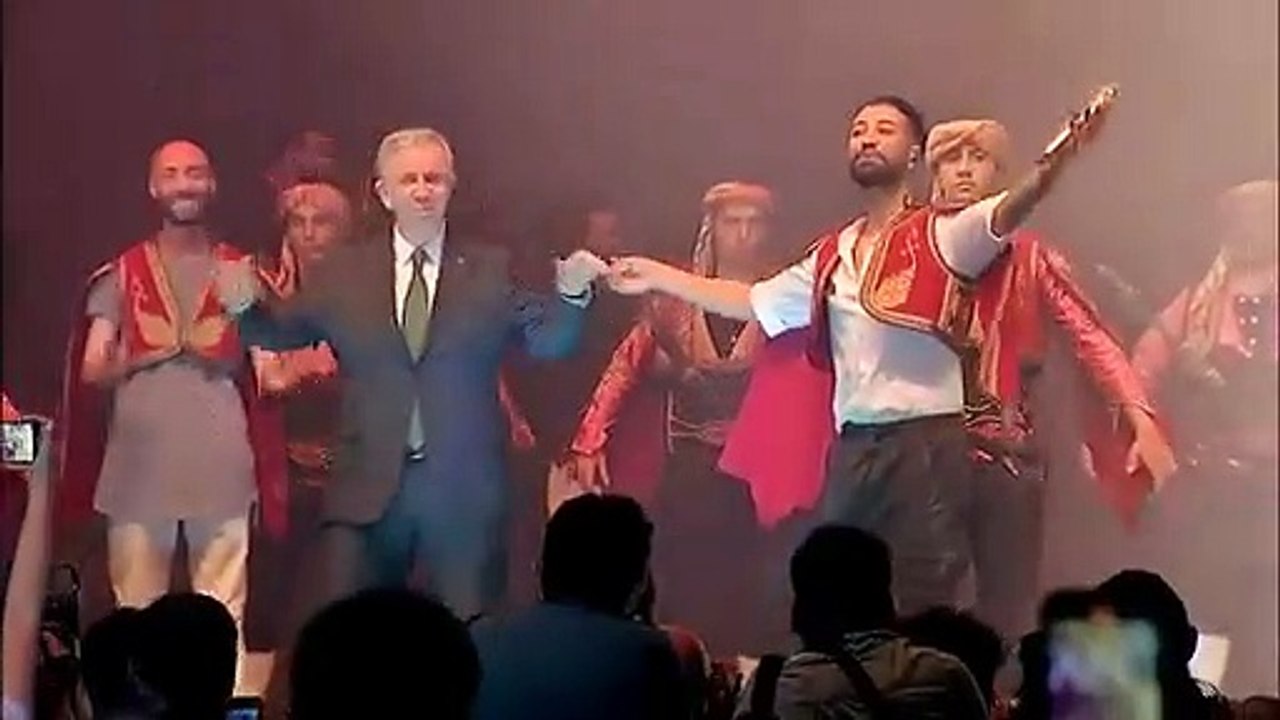 Mansur Yavaş, Tan Taşçı ile 'Hüdayda' oynadı