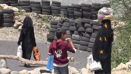 الحصار الحوثي يحول حياة الأسر اليمنية في تعز إلى جحيم