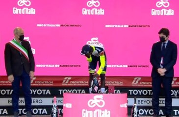 Giro : Biniam Girmay contraint à l'abandon après avoir reçu un bouchon de Prosecco à l'œil