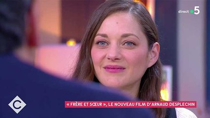Zapping du 18/05 - "Je suis à poil !" : Marion Cotillard inquiète de revoir une photo de ses débuts
