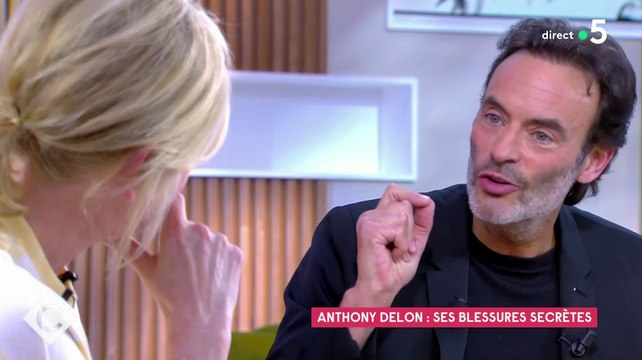 Zapping du 30/03 : Alain Delon agacé par les questions d'Anne-Elisabeth Lemoine