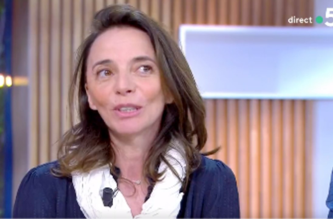 “On a vu des enfants vomir tellement ils avaient peur” : Dans C à vous, la reporter Maryse Burgot raconte l’horreur de la guerre en Ukraine