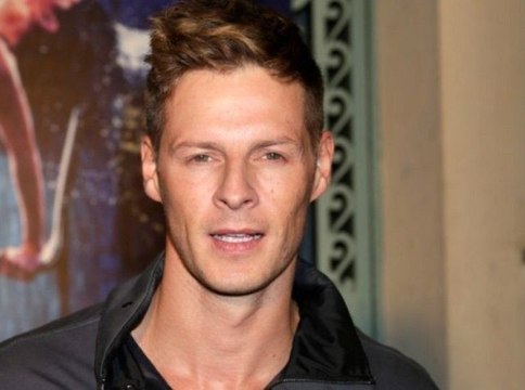 Cyril Hanouna n'a pas réussi à convaincre Matthieu Delormeau de revenir sur TPMP , le chroniqueur a pris une décision radicale !