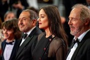 Photos : Marion Cotillard montre ses fesses sur le tapis rouge du Festival Cannes : un accident vestimentaire qui mérite la Palme !