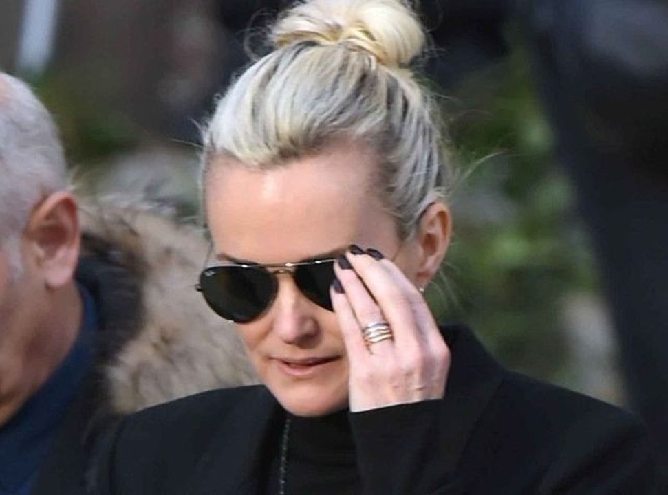 Les "nouvelles dents" de Laeticia Hallyday choquent les fans de Johnny qui le lui font savoir cash !
