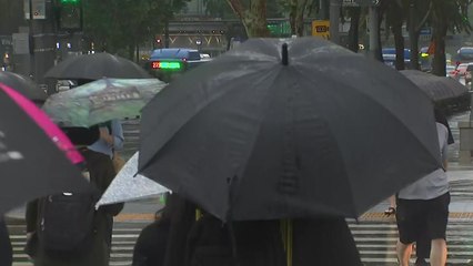 [날씨] 수도권 호우경보 속 도봉구 산사태주의보...남부 폭염특보 강화 / YTN