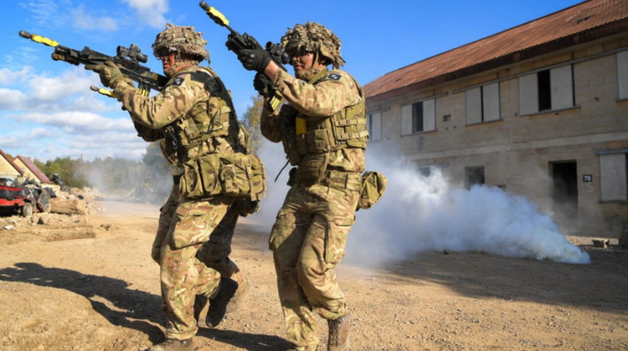 Publizisten und Promis fordern Waffenstillstand vom Westen