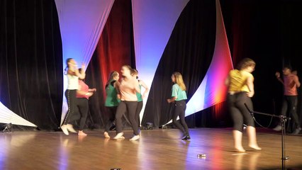 La télé passe du noir et blanc à la couleur - IME Cazala