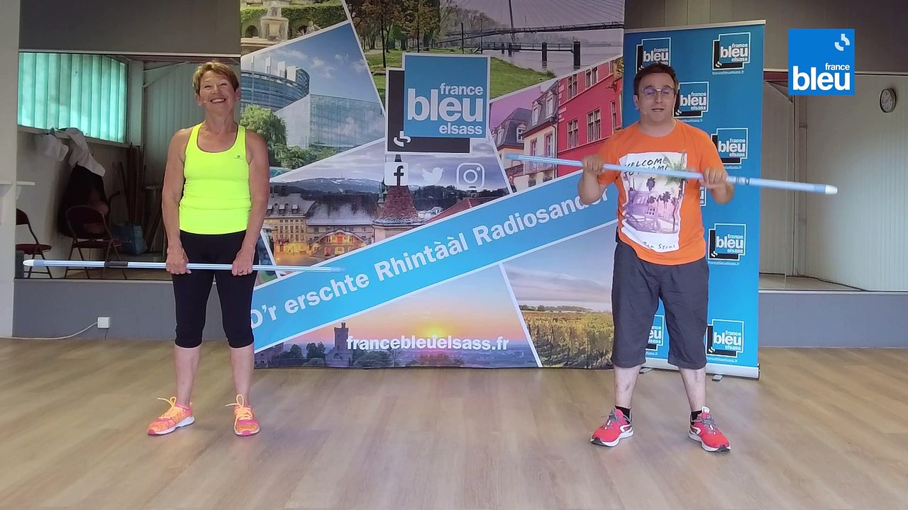 La minute sport avec Janine-Travail des épaules avec le manche à balais