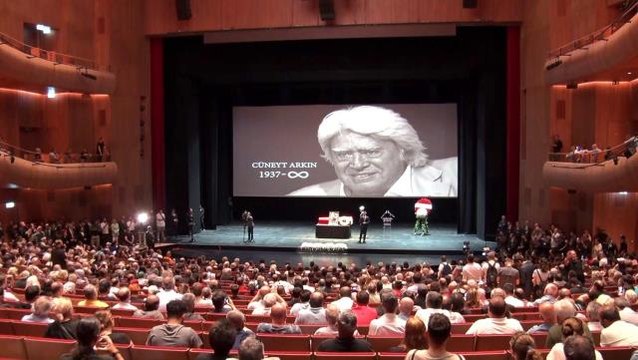 Usta sanatçı Cüneyt Arkın için Atatürk Kültür Merkezi'nde tören düzenlendi