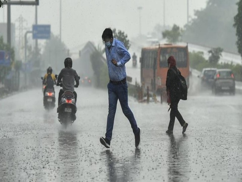 Delhi NCR Monsoon: ਦਿੱਲੀ 'ਚ ਮੀਂਹ ਕਾਰਨ ਲੋਕਾਂ ਨੂੰ ਮਿਲੀ ਗਰਮੀ ਤੋਂ ਰਾਹਤ