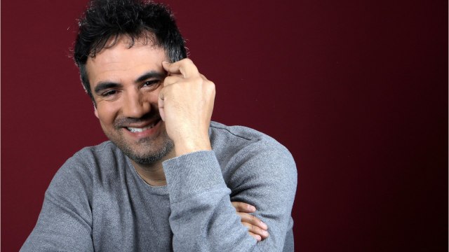 VOICI : Alex Goude : quitté pour un autre par le père de son fils, il a dû retourner vivre chez sa mère à 40 ans