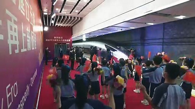 الرئيس شي جينبينغ يصل إلى هونغ كونغ في الذكرى ال25 لإعادتها إلى الصين