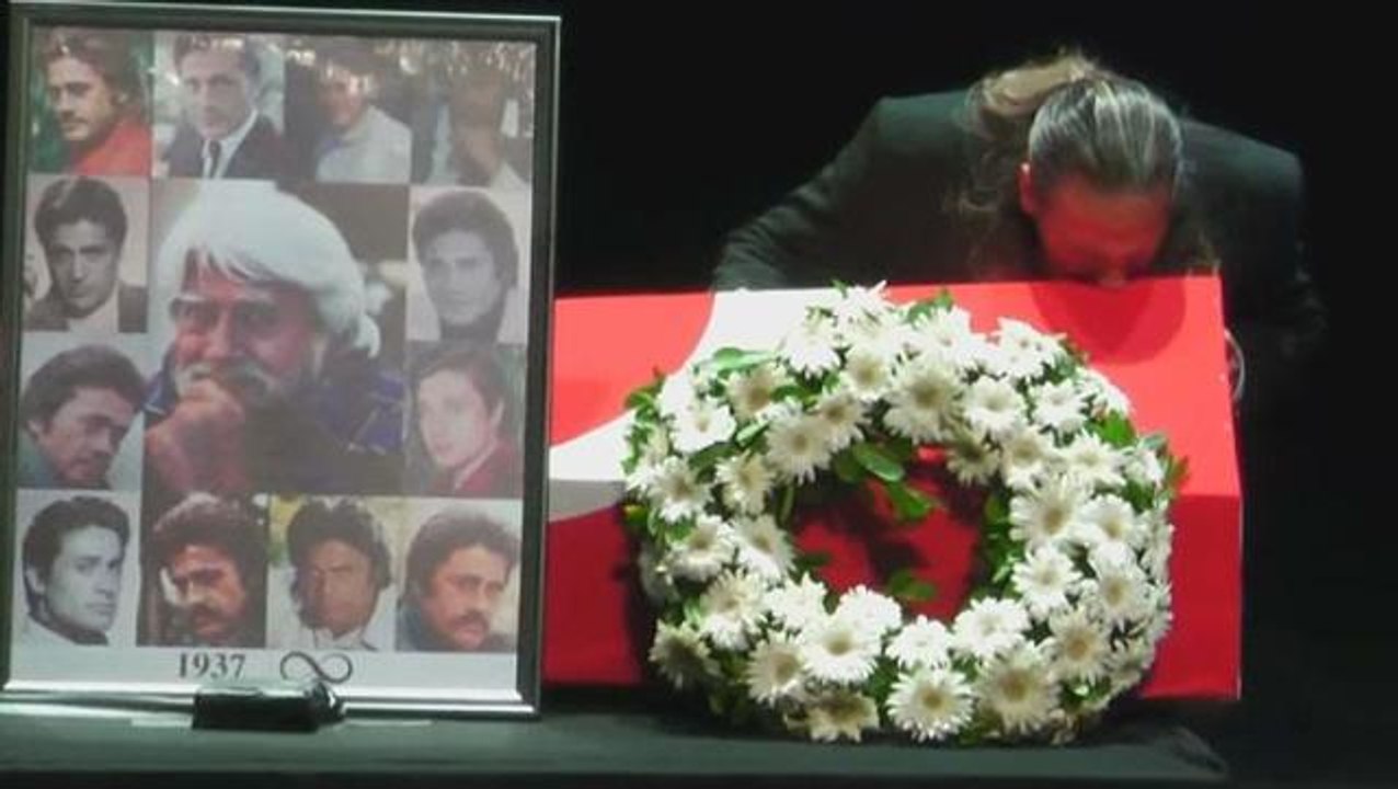 Oyuncu Murat Arkın'dan babası Cüneyt Arkın'a veda! "Böyle insanlara ağıt değil, destan yaraşır" sözü dakikalarca alkışlandı